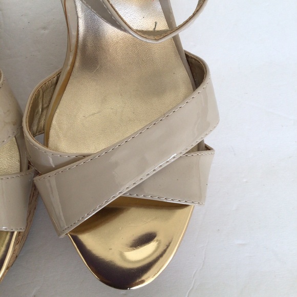 GUESS CORK WEDGE STRAPPY PLATFORM SANDALS SIZE 8.5 - Picture 11 of 16